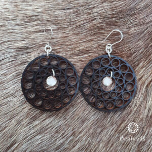 Risku korvakorut musta